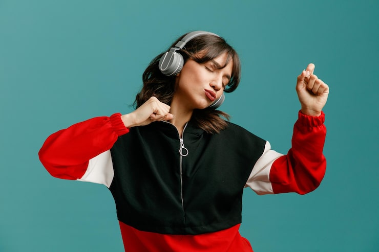 When I hear the music it makes me dance