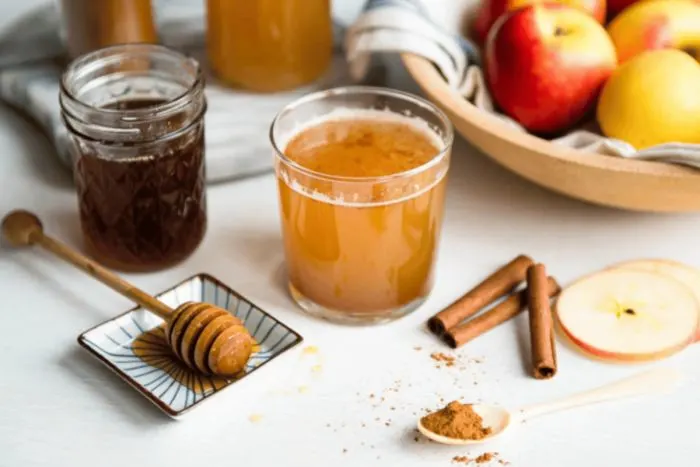 Fat-burning smoothie recipe with cinnamon and apple for metabolism boost.