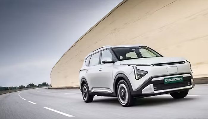 Kia Carens Clavis EV 4000 km Review